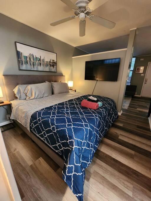 Blue Shark *W7* @ Montrose 1Br Private King Loft Apartment Houston Exterior photo